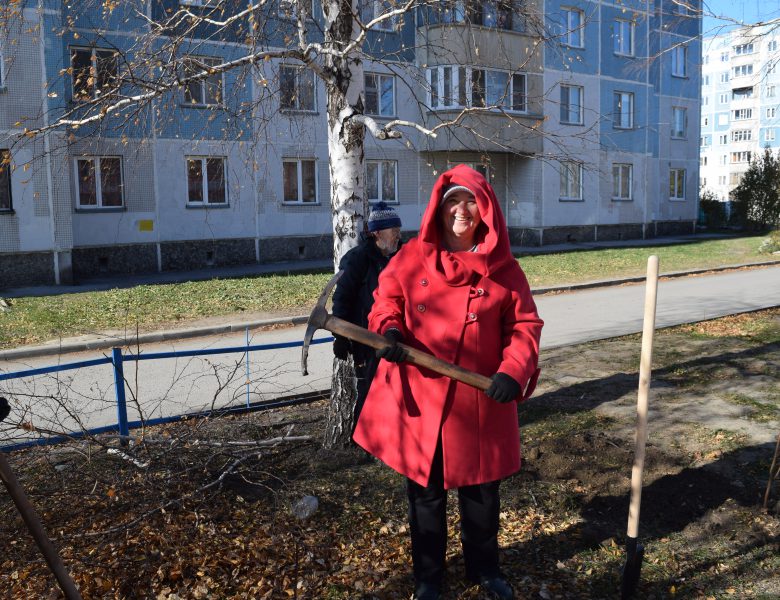 Посадка деревьев в сквере имени Владимира Высоцкого