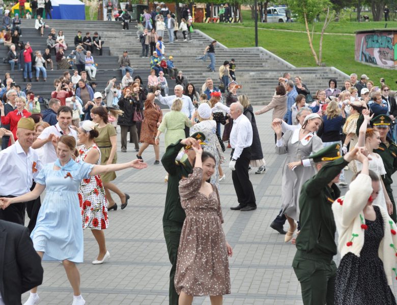 Пасхальный фестиваль, горящий всеми цветами!