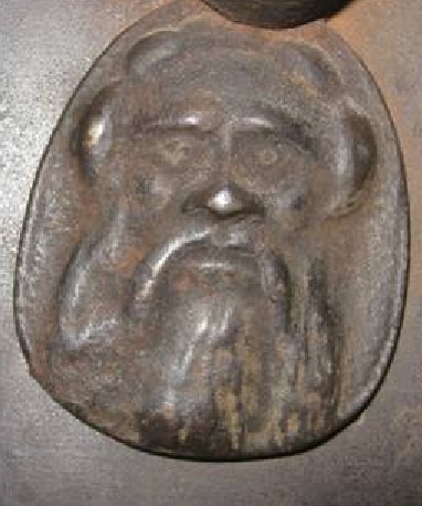 Загадка старинного утюга. На нём – портрет Льва Толстого или кого-то другого?