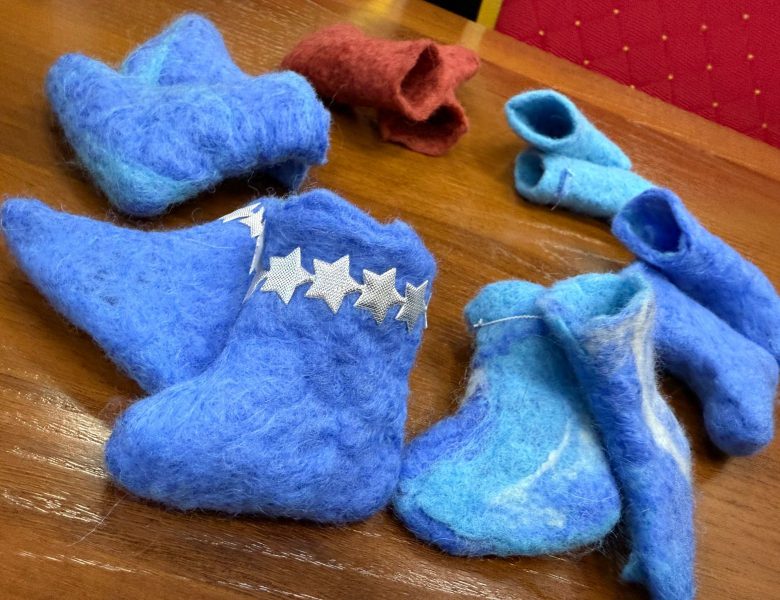 Хорошие Люди Сибири валяют валенки!