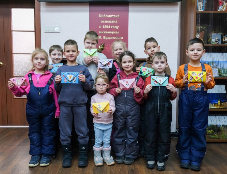 В библиотеке расцвели цветы… в конвертах!