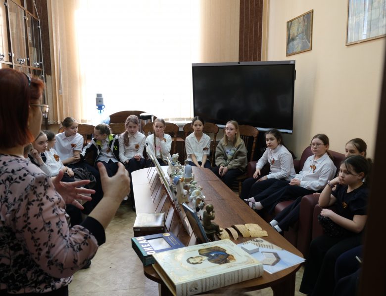 Путешествие в «Книжный дом» или «Гимназисты открывают библиотеку»
